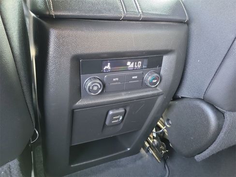 Certified 2023 Chevrolet Traverse LT image 20