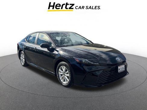 Used 2025 Toyota Camry LE image 1