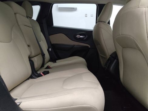 Used 2015 Jeep Cherokee Latitude FWD image 19
