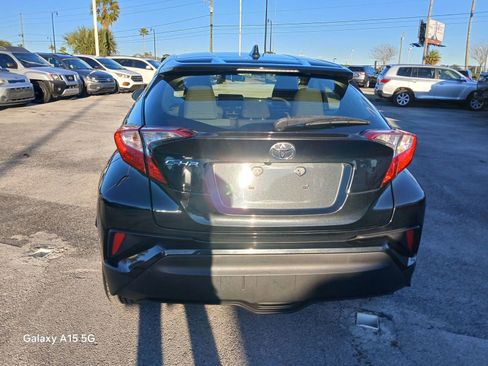 Used 2020 Toyota C-HR LE FWD image 4