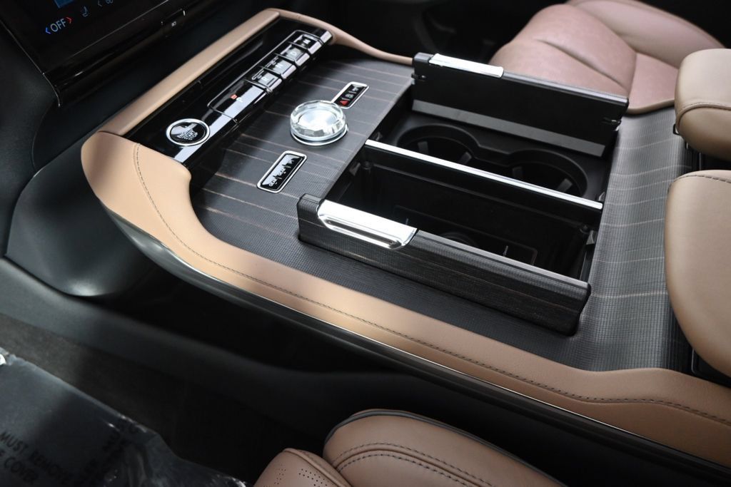 New 2027 Lincoln Navigator Black Label AWD/4WD image 32