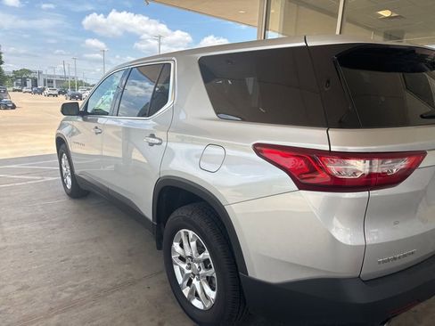 Used 2018 Chevrolet Traverse LS FWD image 9