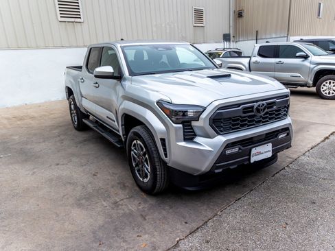 Used 2024 Toyota Tacoma TRD Sport image 5