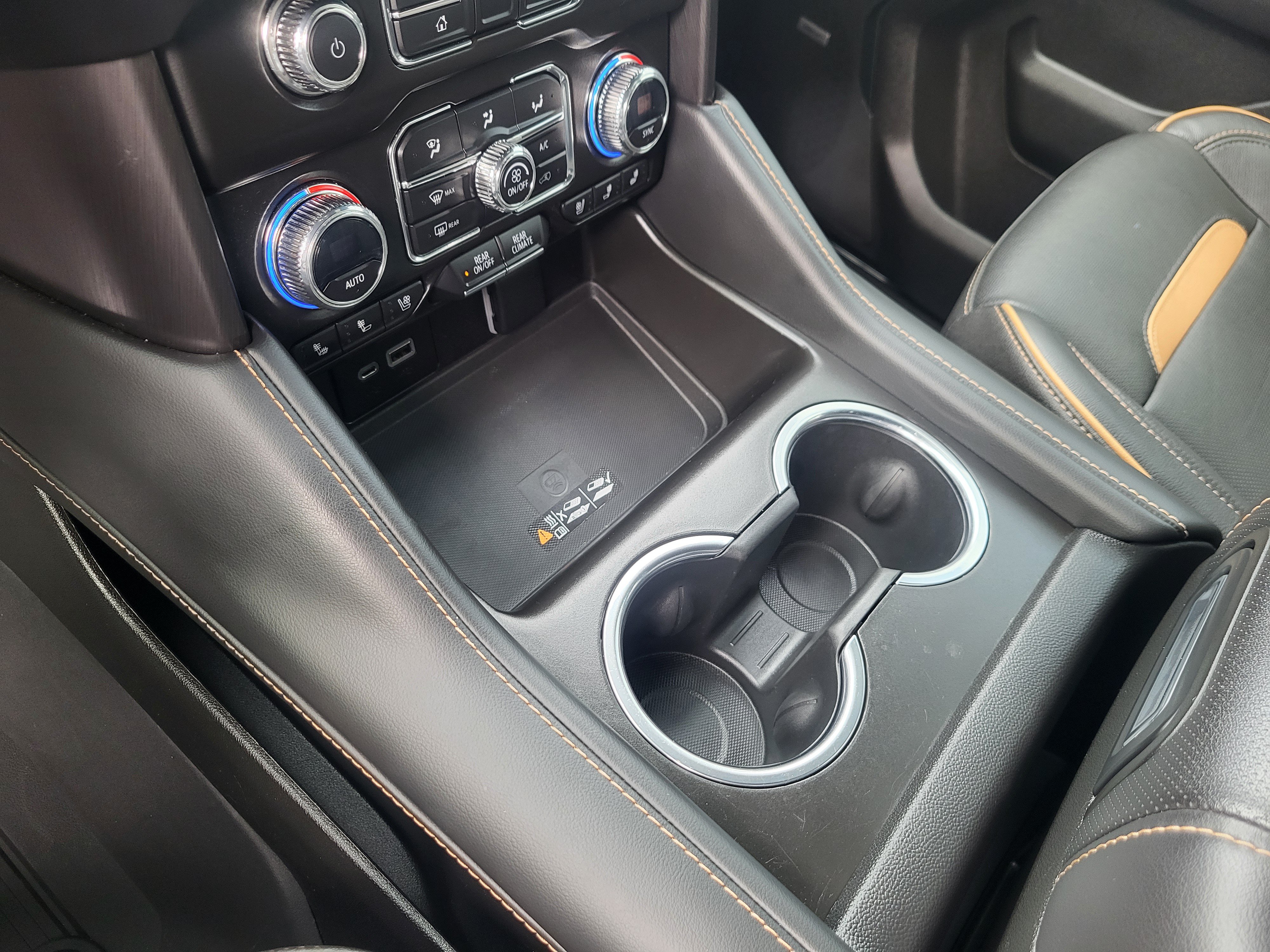 Used 2023 GMC Yukon XL AT4 w/ AT4 Premium Package AWD/4WD image 20