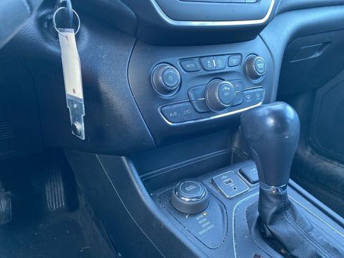 Used 2022 Jeep Cherokee Latitude image 9