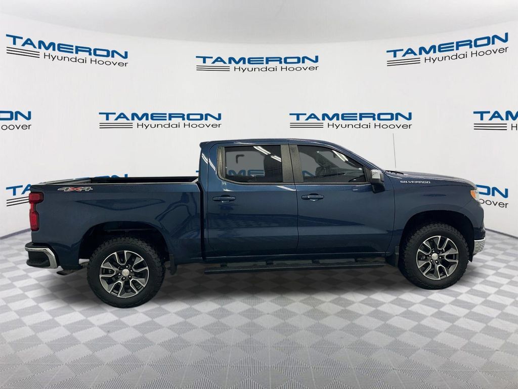 Used 2022 Chevrolet Silverado 1500 LT AWD/4WD image 6