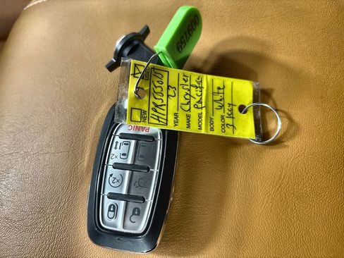 Used 2023 Chrysler Pacifica Pinnacle AWD/4WD image 28