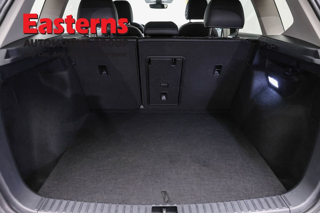 Used 2025 Volkswagen Taos SE AWD/4WD image 11