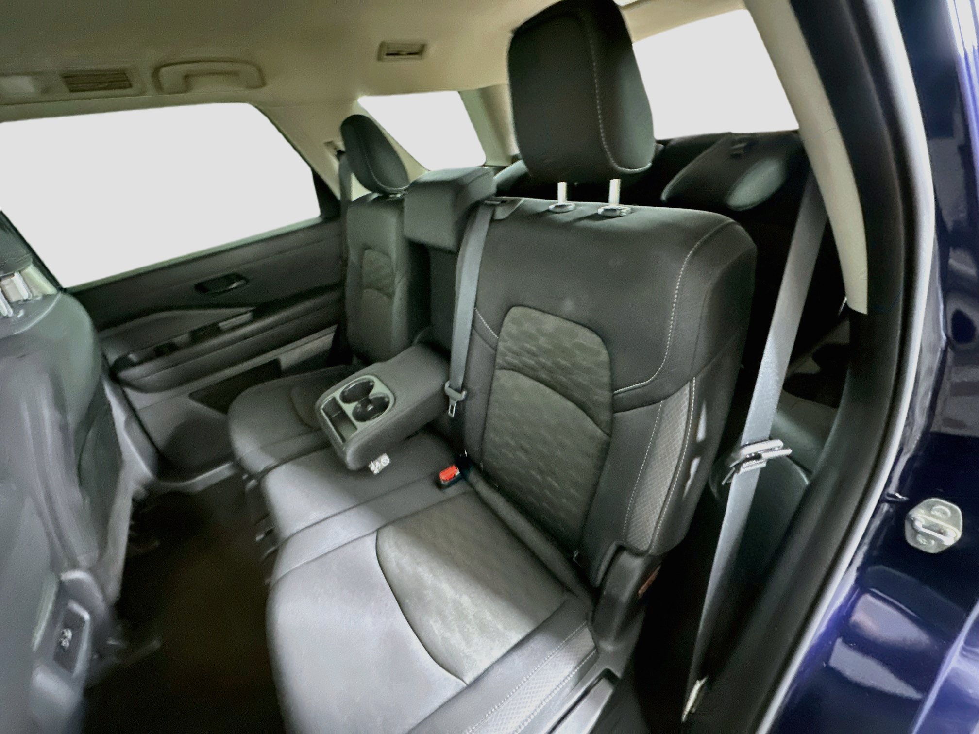Used 2025 Nissan Pathfinder SV FWD image 27