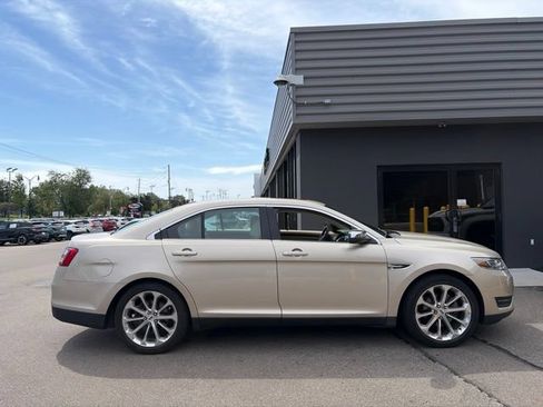 Used 2018 Ford Taurus Limited FWD image 2