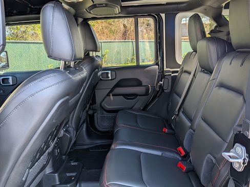 Used 2021 Jeep Wrangler Unlimited Rubicon AWD/4WD image 11