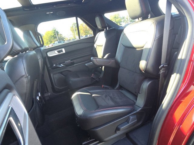 Used 2023 Ford Explorer XLT w/ Equipment Group 202A AWD/4WD image 17