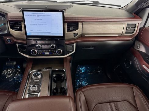 Used 2024 Ford Expedition Limited image 26