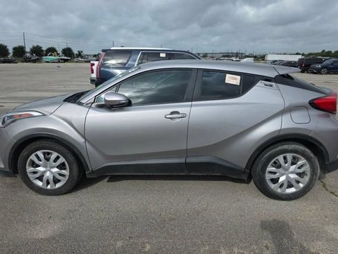 Used 2019 Toyota C-HR LE FWD image 17