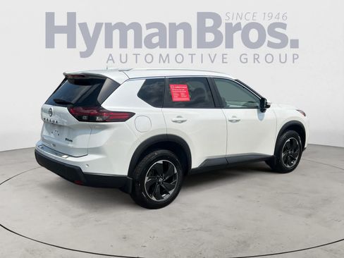 Certified 2024 Nissan Rogue SV w/ SV Premium Package AWD/4WD image 3