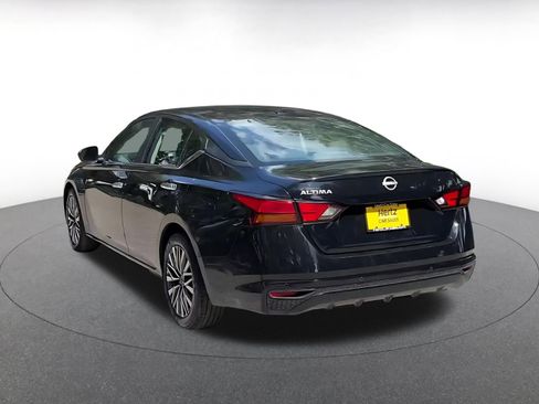 Used 2025 Nissan Altima 2.5 SV FWD image 15