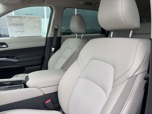 New 2026 Nissan Pathfinder SL image 9