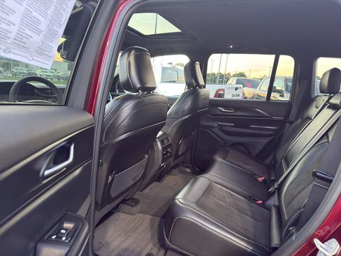 Used 2023 Jeep Grand Cherokee Altitude AWD/4WD image 29