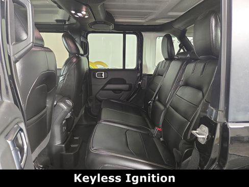 Used 2022 Jeep Wrangler Unlimited Sahara image 13