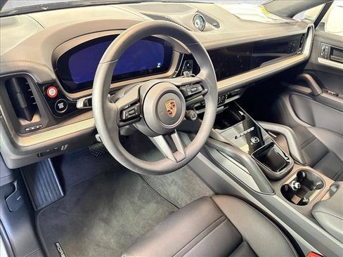 New 2025 Porsche Cayenne E-Hybrid Coupe AWD/4WD image 4