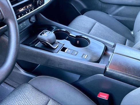 Used 2024 Nissan Rogue SV image 16