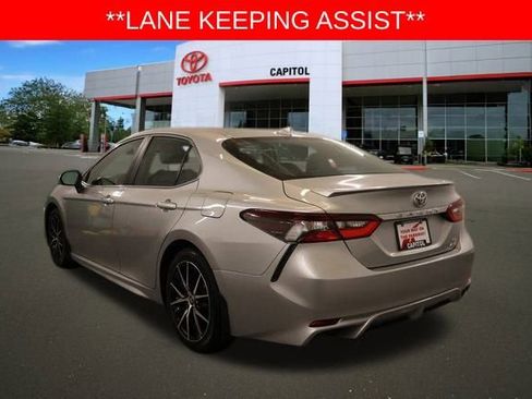 Used 2022 Toyota Camry SE image 5