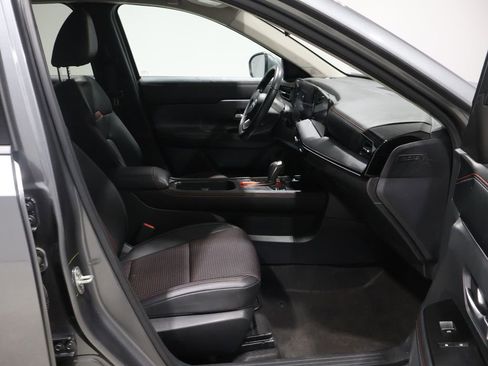 Used 2025 Nissan Kicks SR image 23