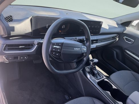 Used 2025 Kia K4 FWD image 15