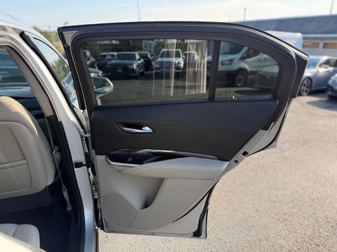 Used 2021 Cadillac XT4 Luxury w/ Cold Weather Package AWD/4WD image 19