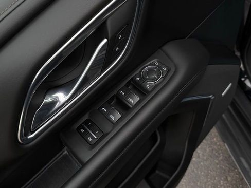 Used 2023 Chevrolet Suburban High Country image 15