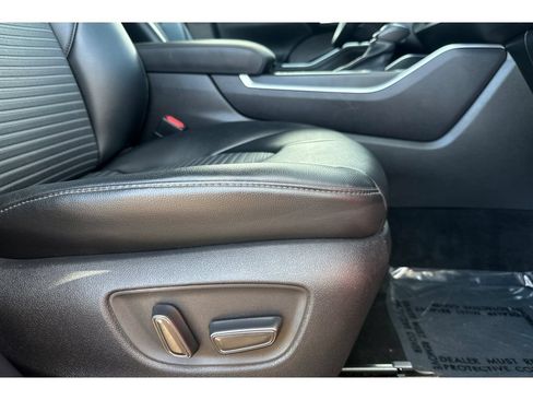 Used 2021 Toyota Highlander XSE FWD image 24