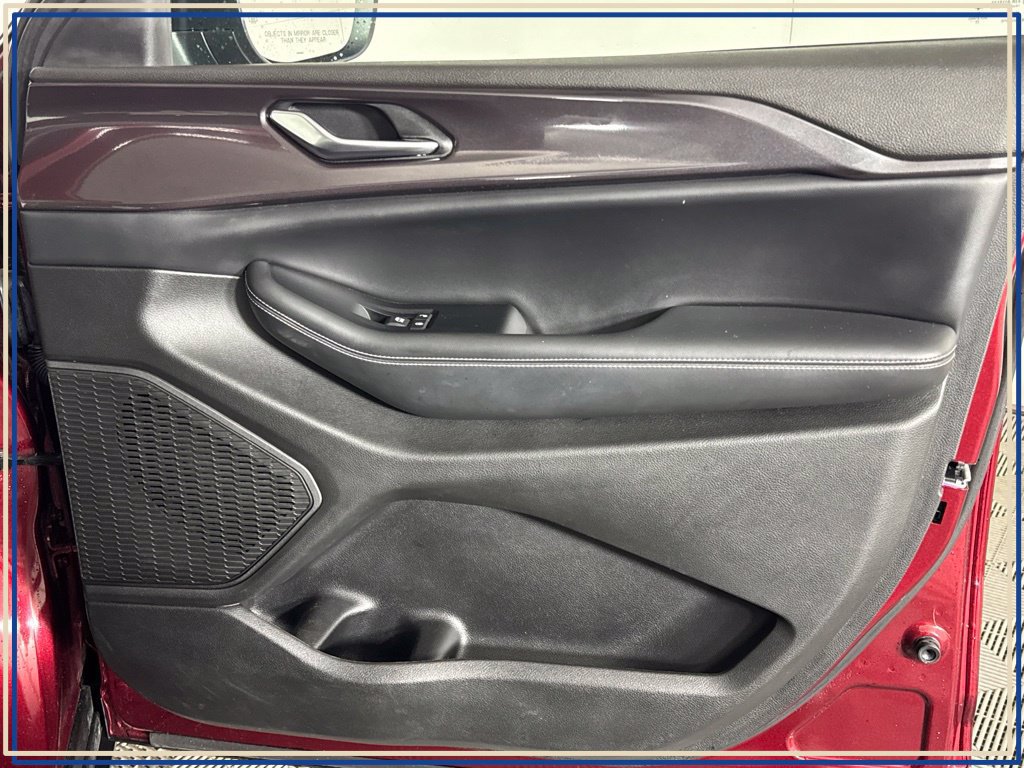 Used 2023 Jeep Grand Cherokee Laredo AWD/4WD image 44