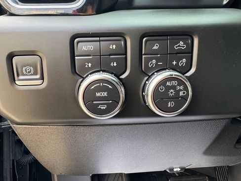 Used 2024 GMC Sierra 3500 Denali w/ Denali Reserve Package AWD/4WD image 12