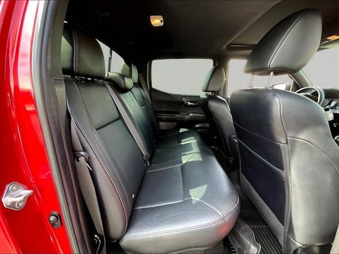 Used 2022 Toyota Tacoma TRD Sport w/ TRD Premium Sport Package AWD/4WD image 24