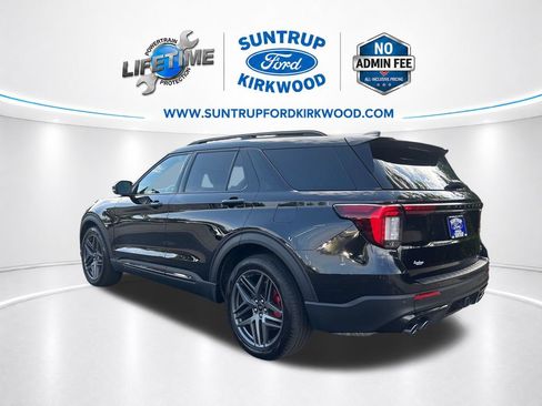 Used 2025 Ford Explorer ST AWD/4WD image 3