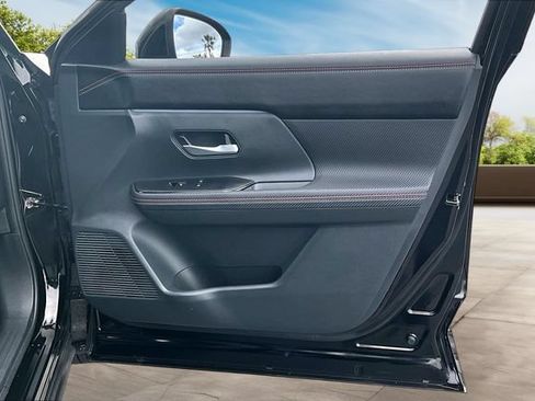 Certified 2025 Nissan Kicks SR FWD image 26