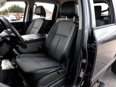 Used 2019 Nissan Titan S w/ S Utility Package image 31