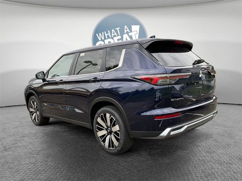 New 2025 Mitsubishi Outlander SE image 6