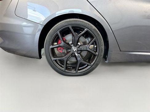 Used 2020 Alfa Romeo Giulia w/ Nero Edizione RWD image 22