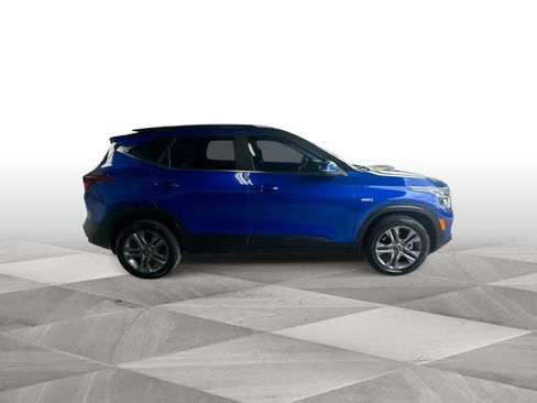Used 2023 Kia Seltos S w/ Navigation Package AWD/4WD image 9