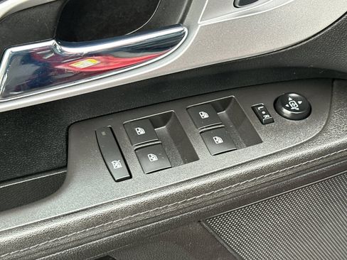 Used 2017 Chevrolet Equinox Premier w/ Enhanced Convenience Package image 11