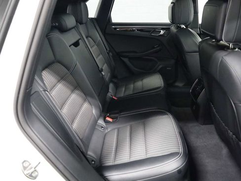 Certified 2025 Porsche Macan Turbo image 37