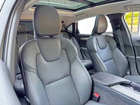 Used 2023 Volvo S90 B6 Plus w/ Protection Package Premier image 37