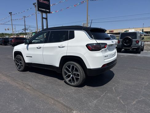 Used 2025 Jeep Compass Limited w/ Elite Group AWD/4WD image 6