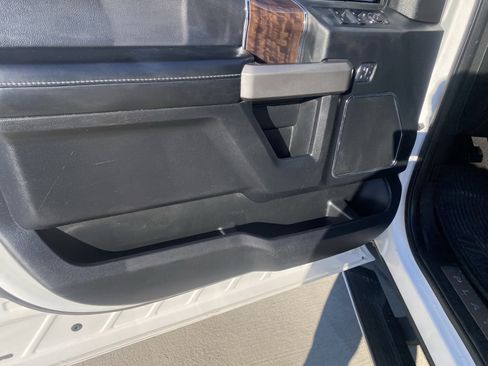 Used 2015 Ford F150 Platinum w/ Equipment Group 701A Luxury image 15