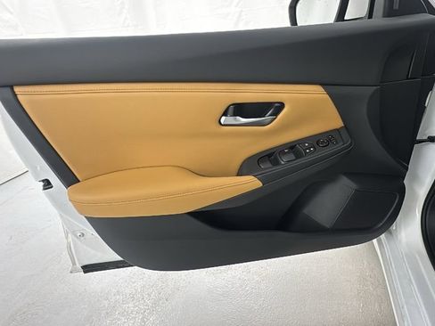 Used 2023 Nissan Sentra SV w/ SV Premium Package image 16