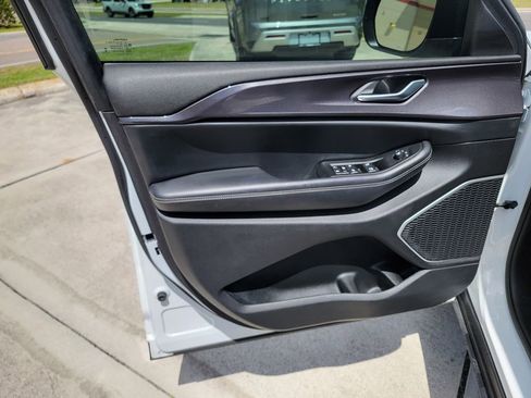 Used 2021 Jeep Grand Cherokee L Laredo w/ Luxury Tech Group I image 9