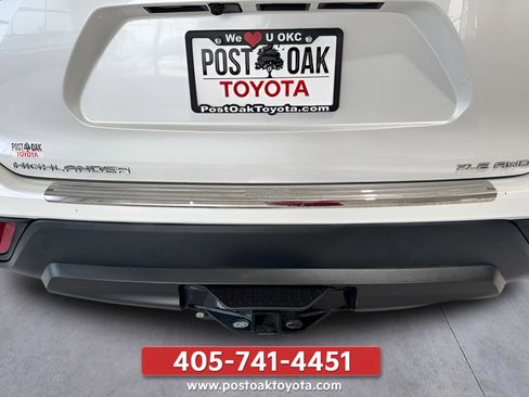 Used 2022 Toyota Highlander XLE AWD/4WD image 31