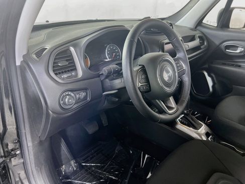 Used 2022 Jeep Renegade Latitude w/ Convenience Group AWD/4WD image 9