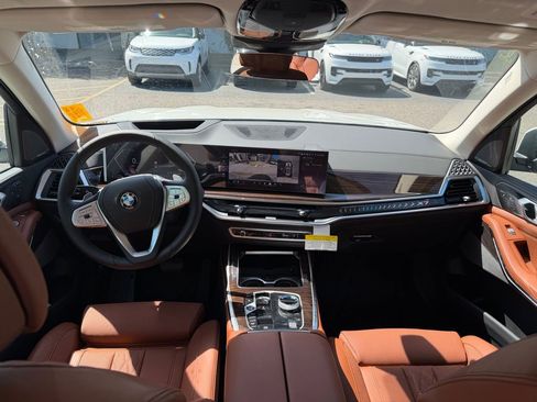 Used 2027 BMW X7 xDrive40i image 10
